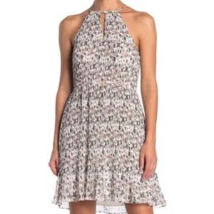 1.State
Belle Floral Ruffle Hem Dress